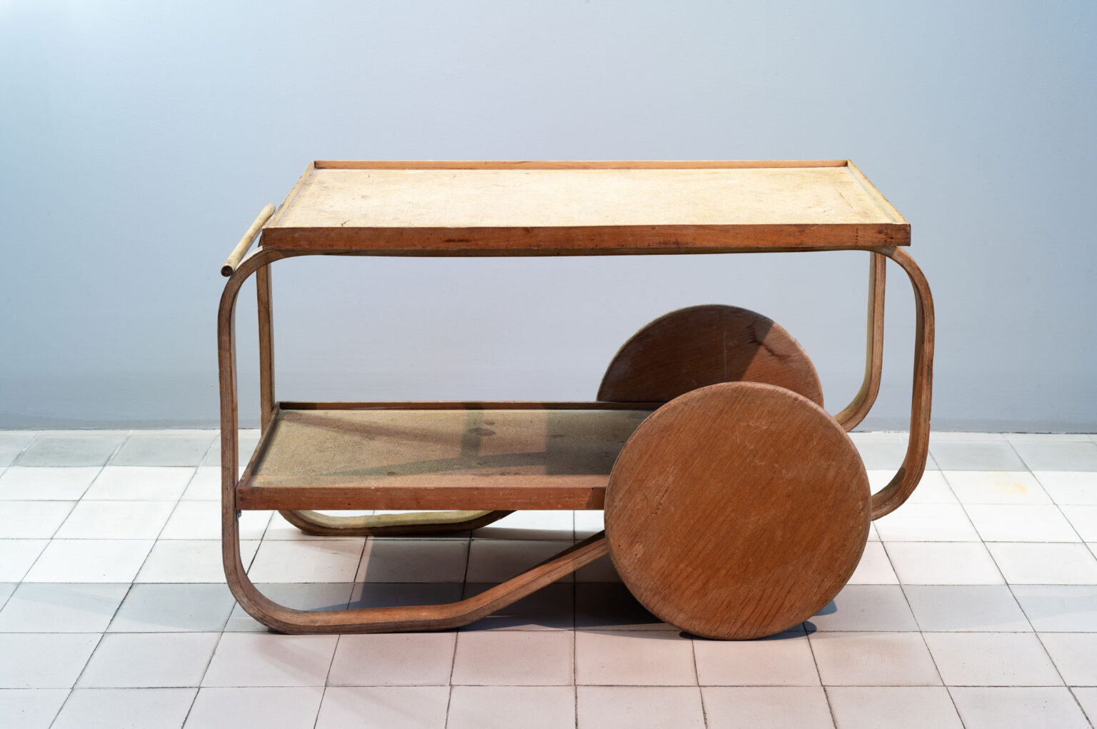Tea trolley – Alvar Aalto, photo 1