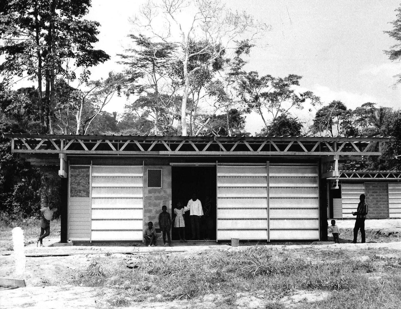 Standard Tropical Timber-Framed Housing - Cameroon Archives 1964 – Jean Prouvé, photo 1