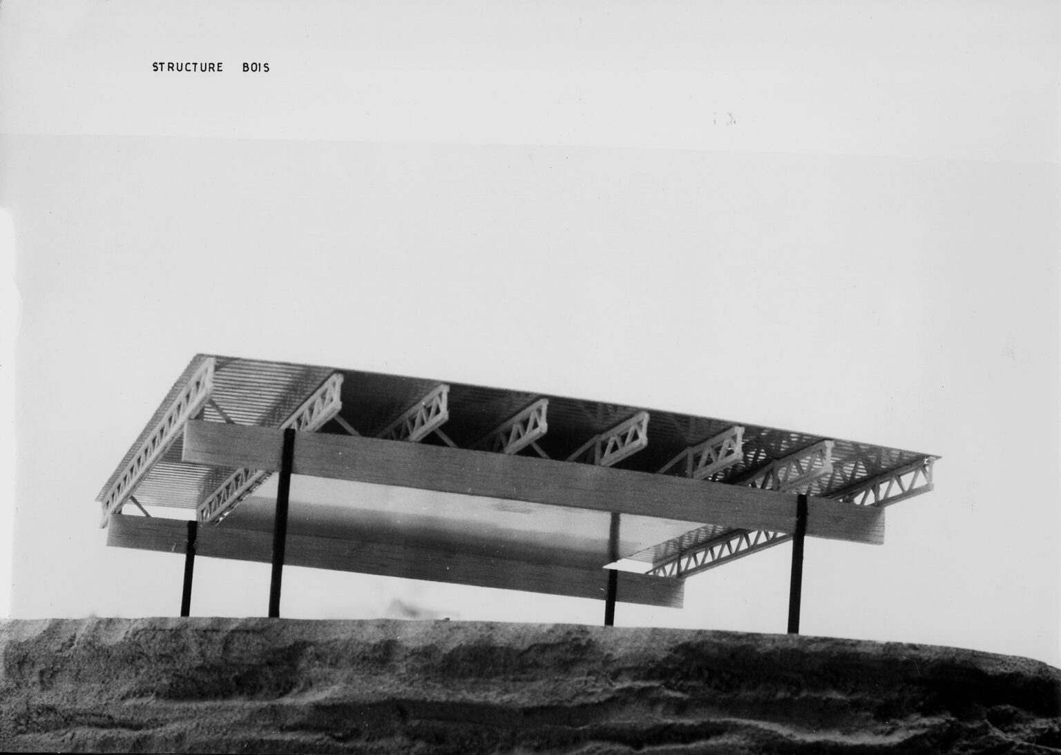 Standard Tropical Timber-Framed Housing - Cameroon Archives 1964 – Jean Prouvé, photo 4