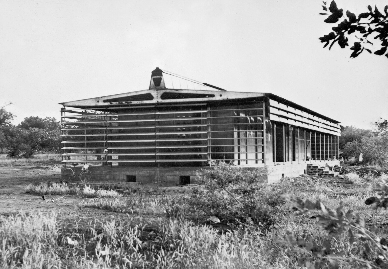The Tropical House of Niamey - Archives 1949 Niger – Jean Prouvé, photo 1