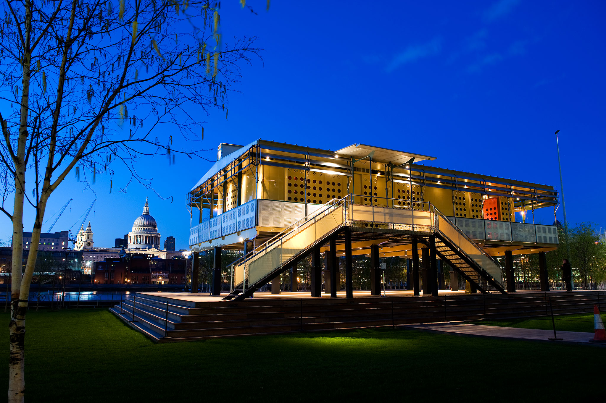 Jean-Prouve-Maison-tropicale-london-web-00