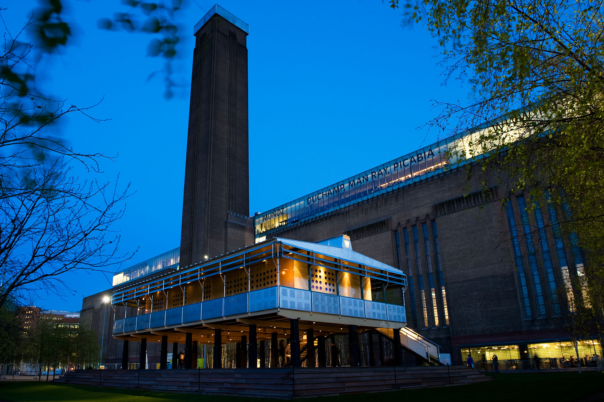 Jean-Prouve-Maison-tropicale-london-web-01