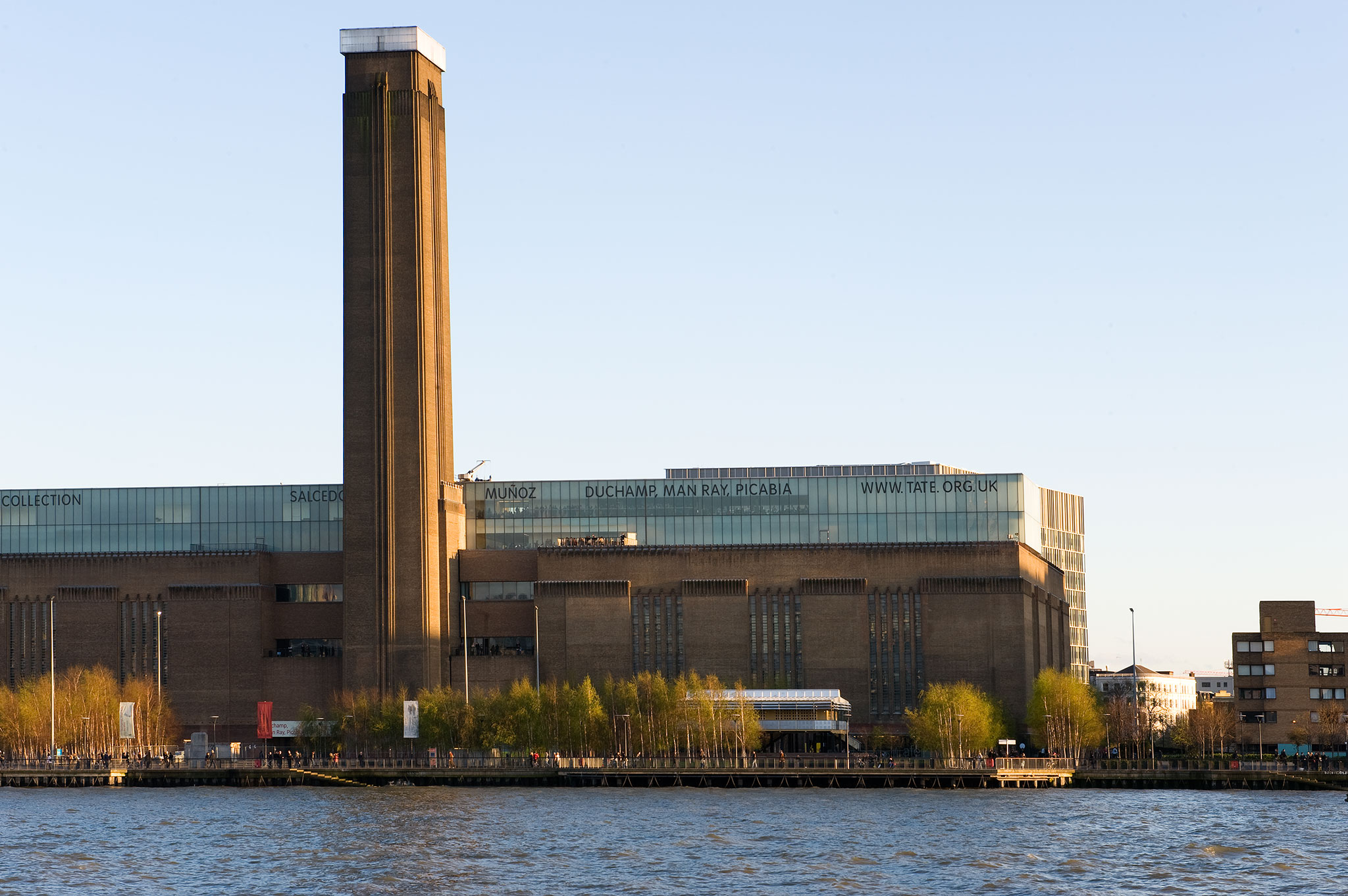 Jean-Prouve-Maison-tropicale-london-web-09