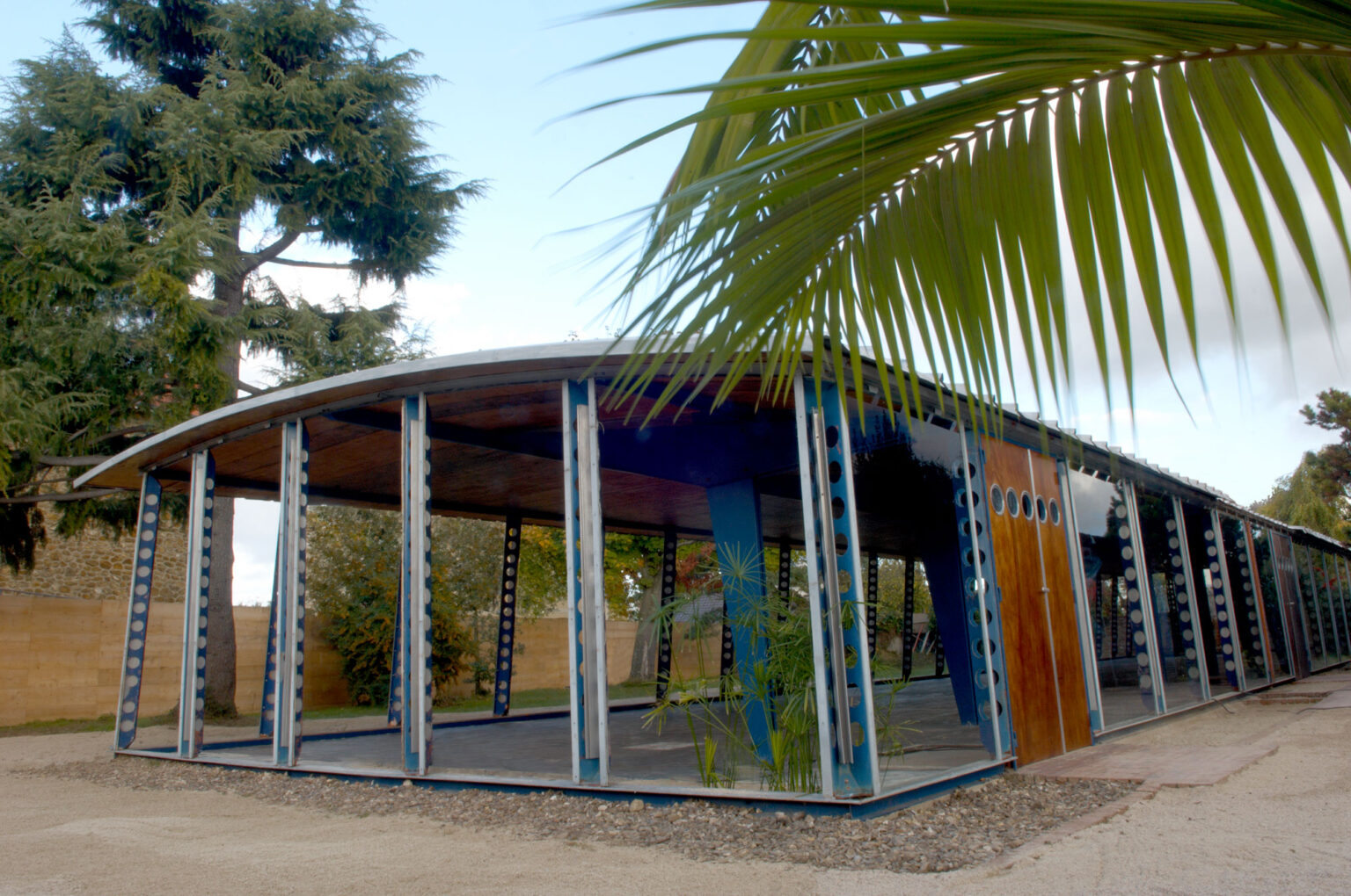 Large Blue Nomadic Structure – Jean Prouvé, photo 5