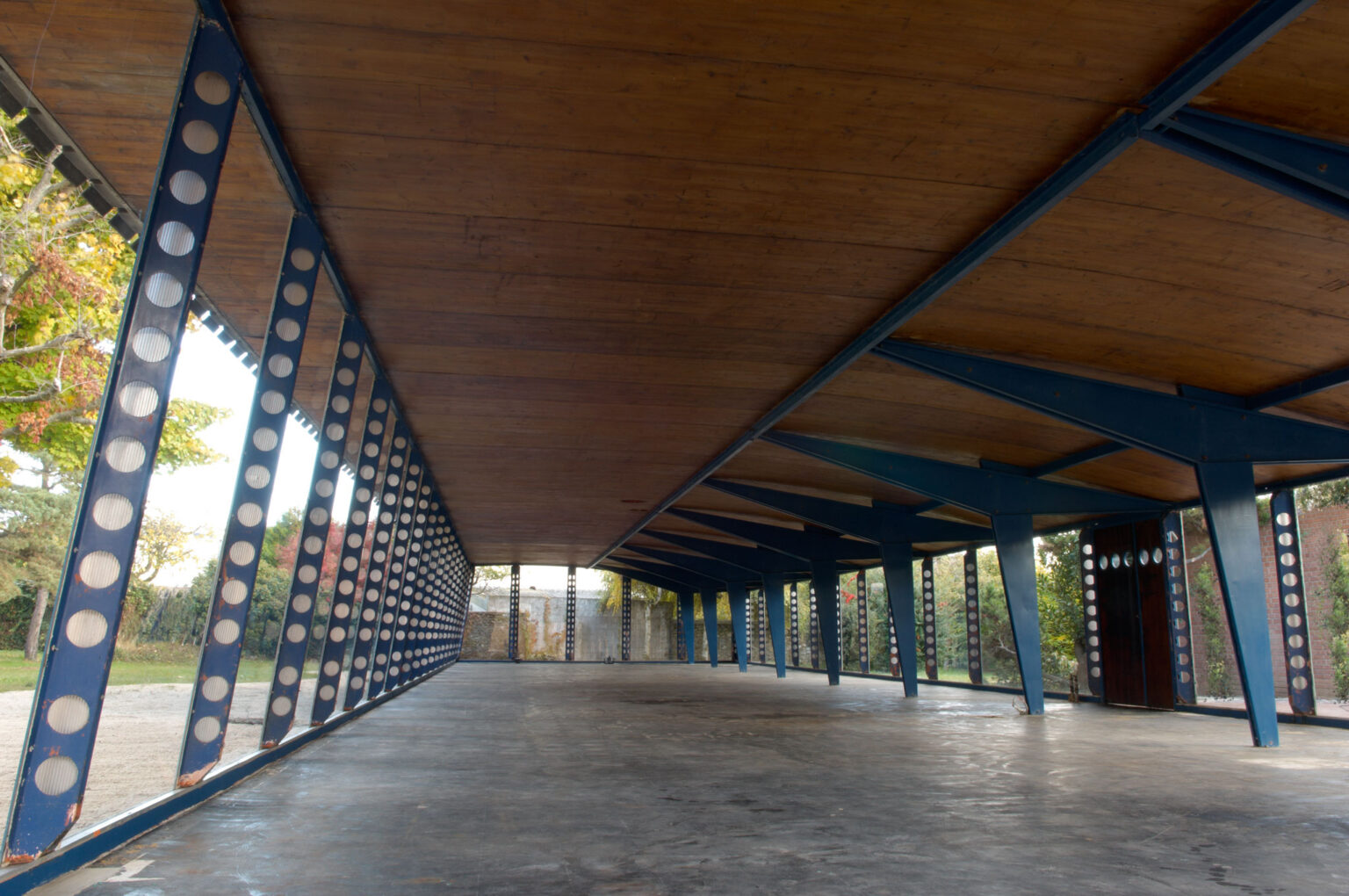 Large Blue Nomadic Structure – Jean Prouvé, photo 7
