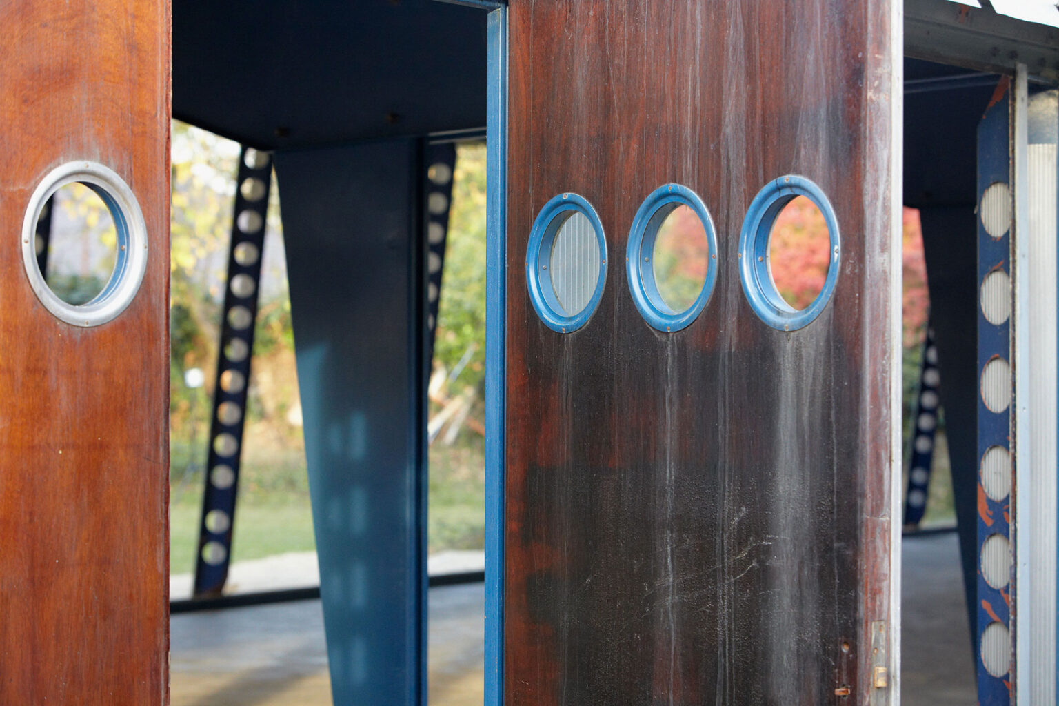 Large Blue Nomadic Structure – Jean Prouvé, photo 11
