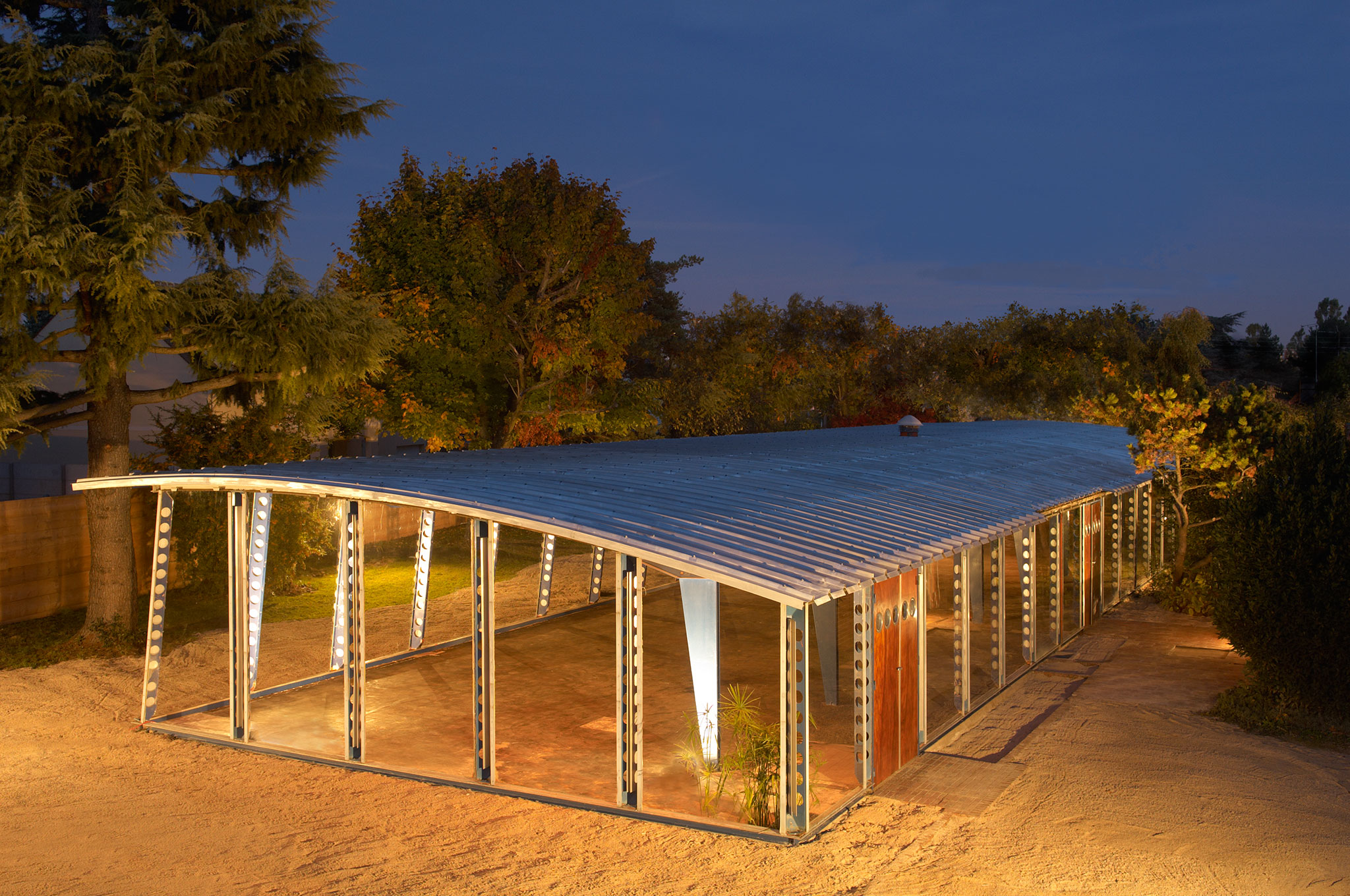 Jean-Prouve-Structure-nomade-bleue-web-11