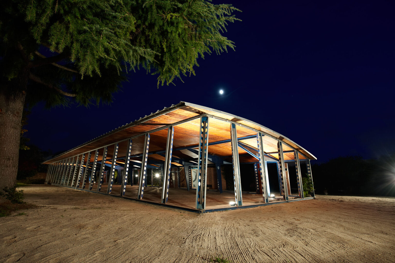 Large Blue Nomadic Structure – Jean Prouvé, photo 1