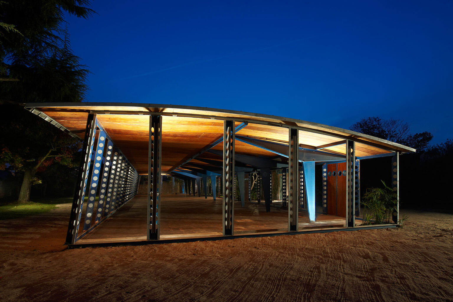 Large Blue Nomadic Structure – Jean Prouvé, photo 3