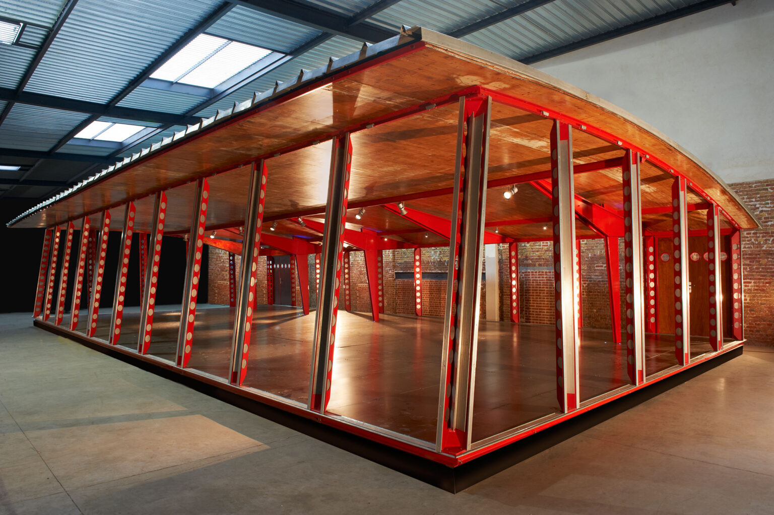 Small red nomadic structure – Jean Prouvé, photo 1