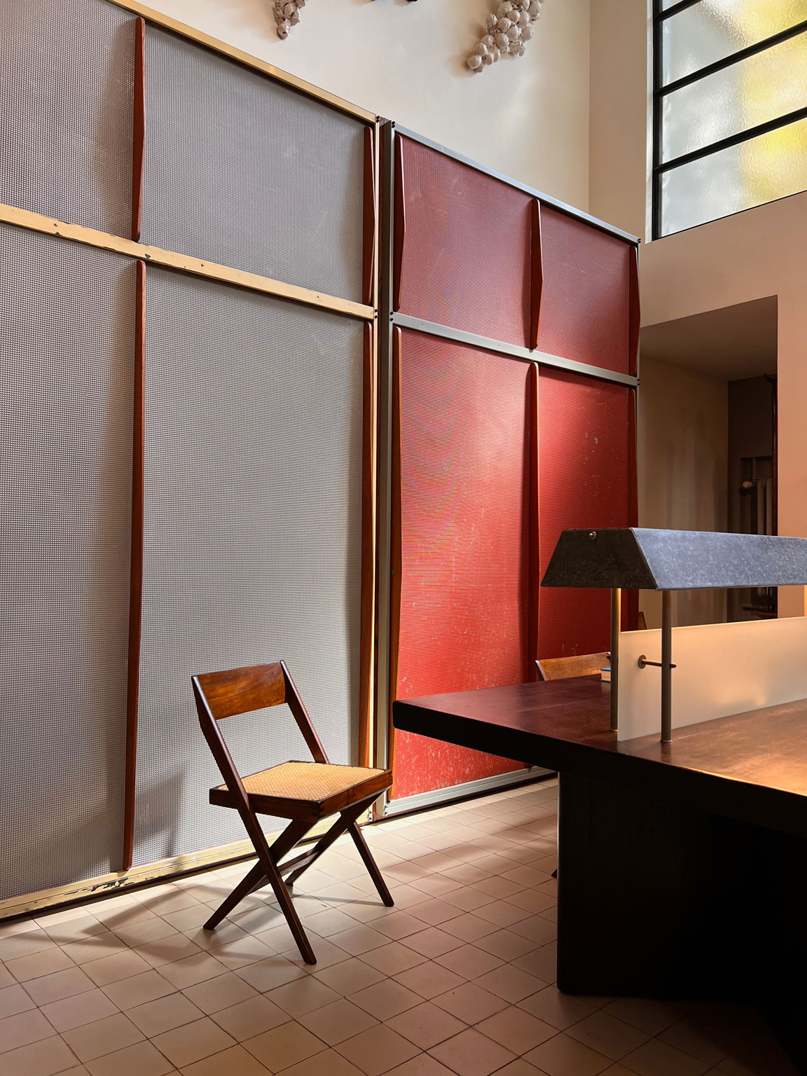 Jeanneret-Library-chairs-03