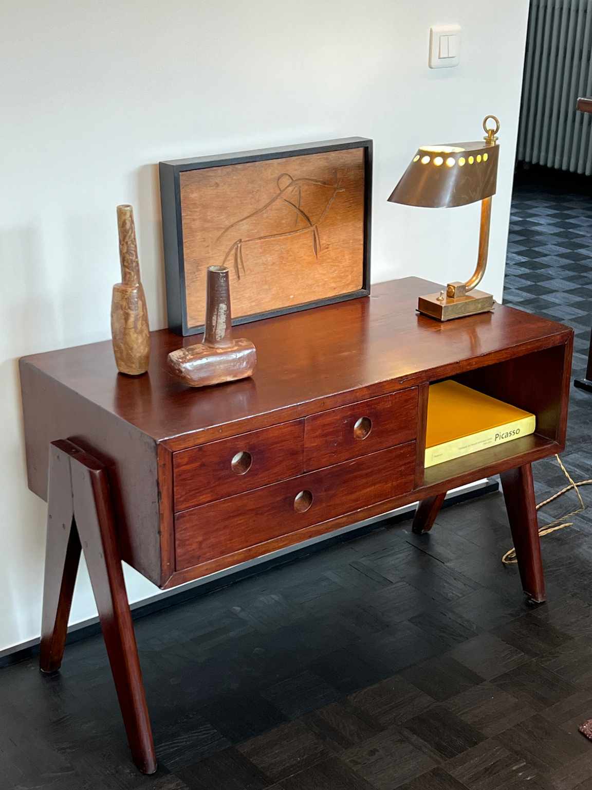 Jeanneret-commode-01