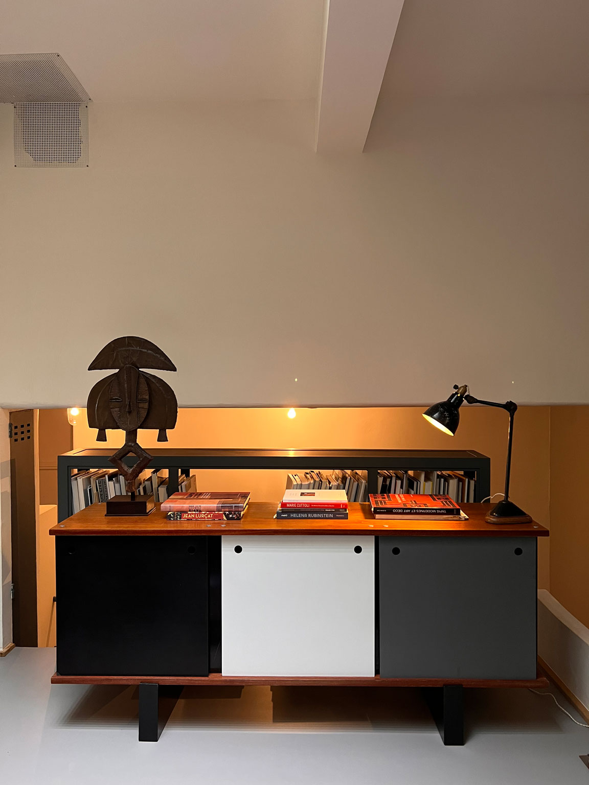 Perriand-Bahut-Cansado-01