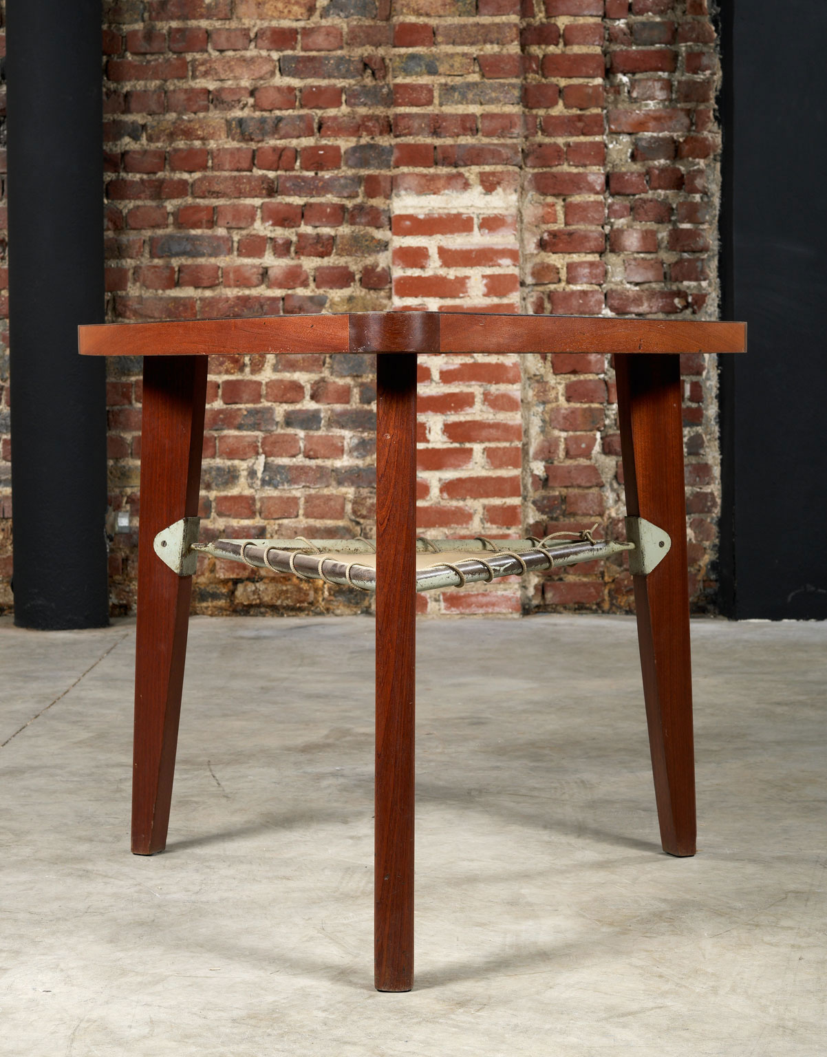Pierre-Jeanneret-gueridon-001