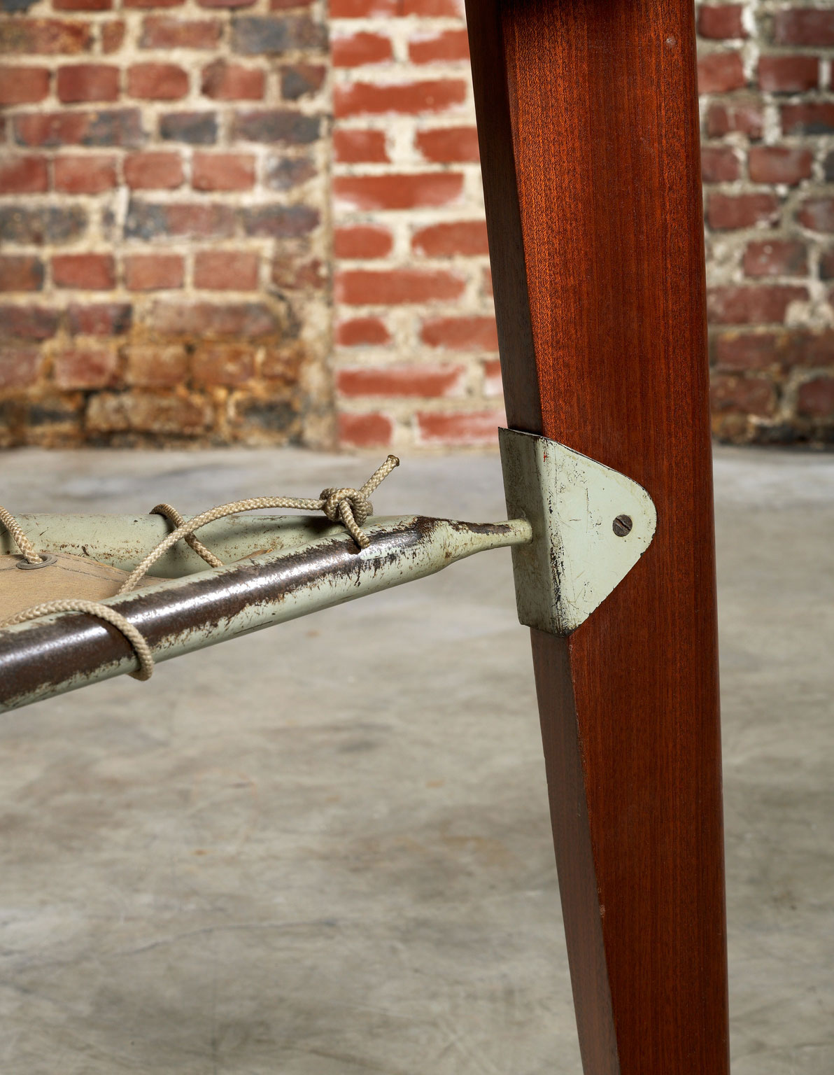 Pierre-Jeanneret-gueridon-002