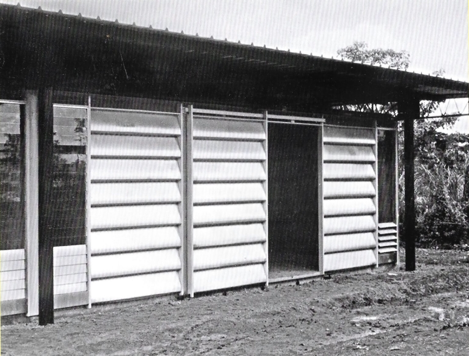 Metal-Framed Tropical Habitat Prototype - Cameroon Archives 1958 – Jean Prouvé, photo 1