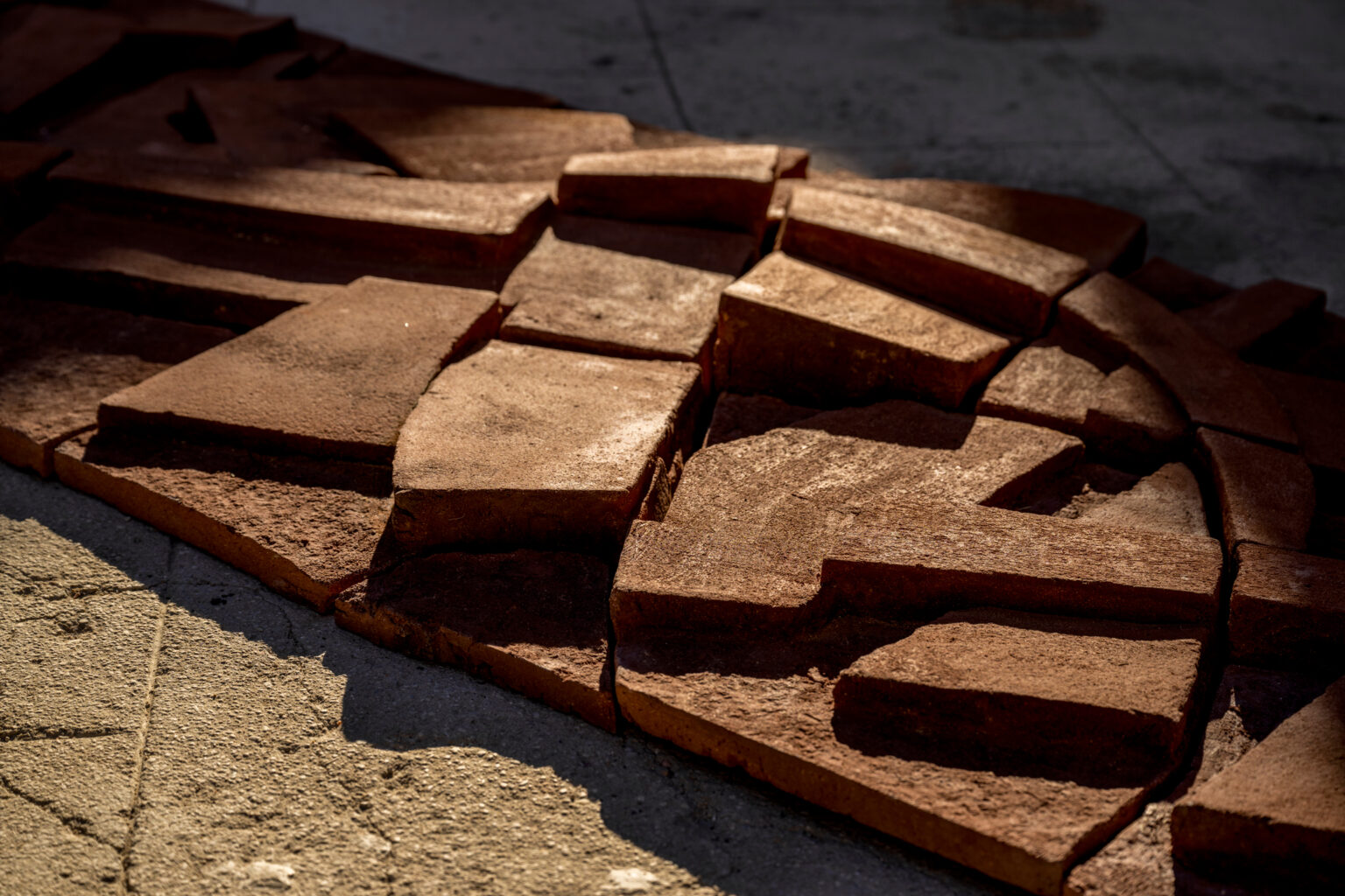 Red Relief – Guy Bareff, photo 1