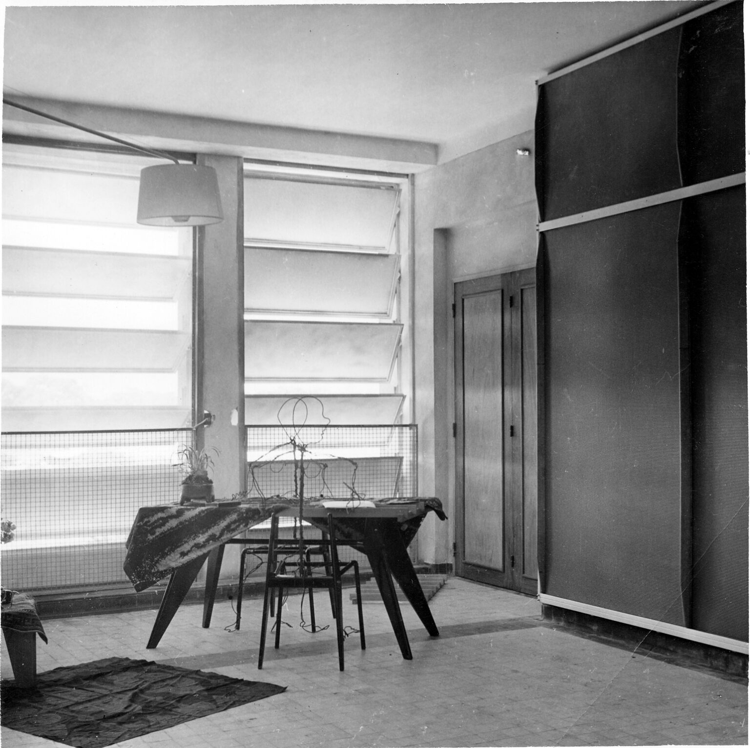 Four-door cabinet, Model B – Charlotte Perriand & Jean Prouvé, photo 3